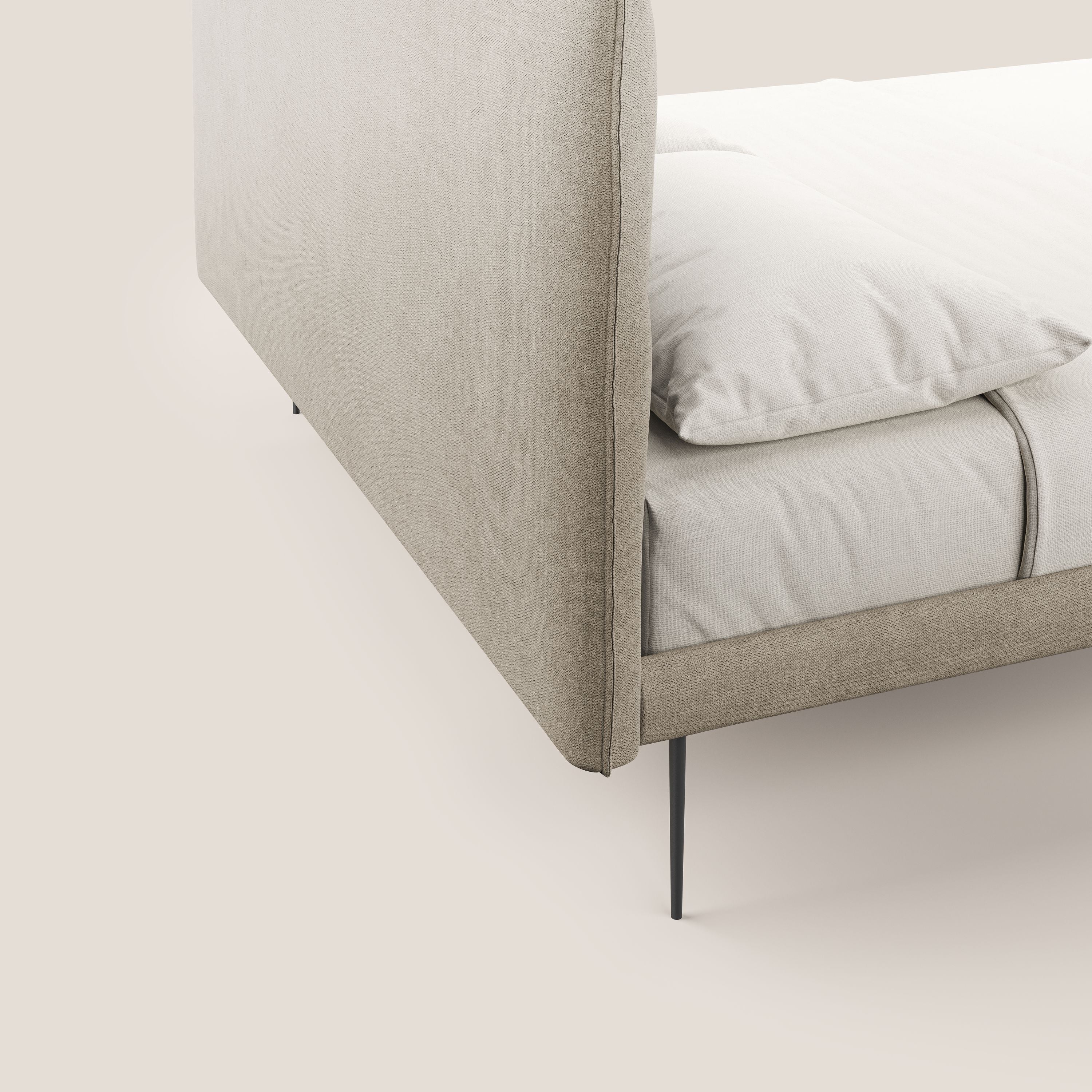 Akiko lit rembourré avec pieds hauts en métal en tissu imperméable T02 beige - Image 6