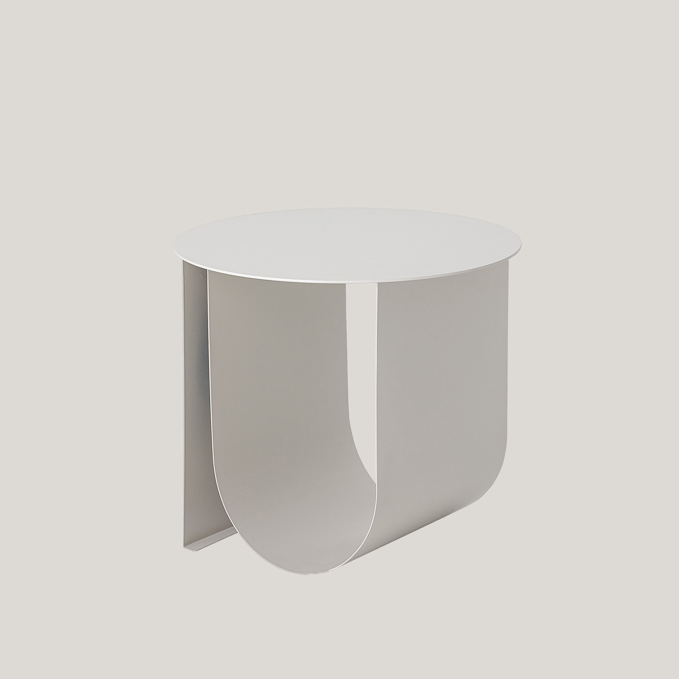 Cher tavolino scandinavo in metallo con spazio portariviste grigio chiaro