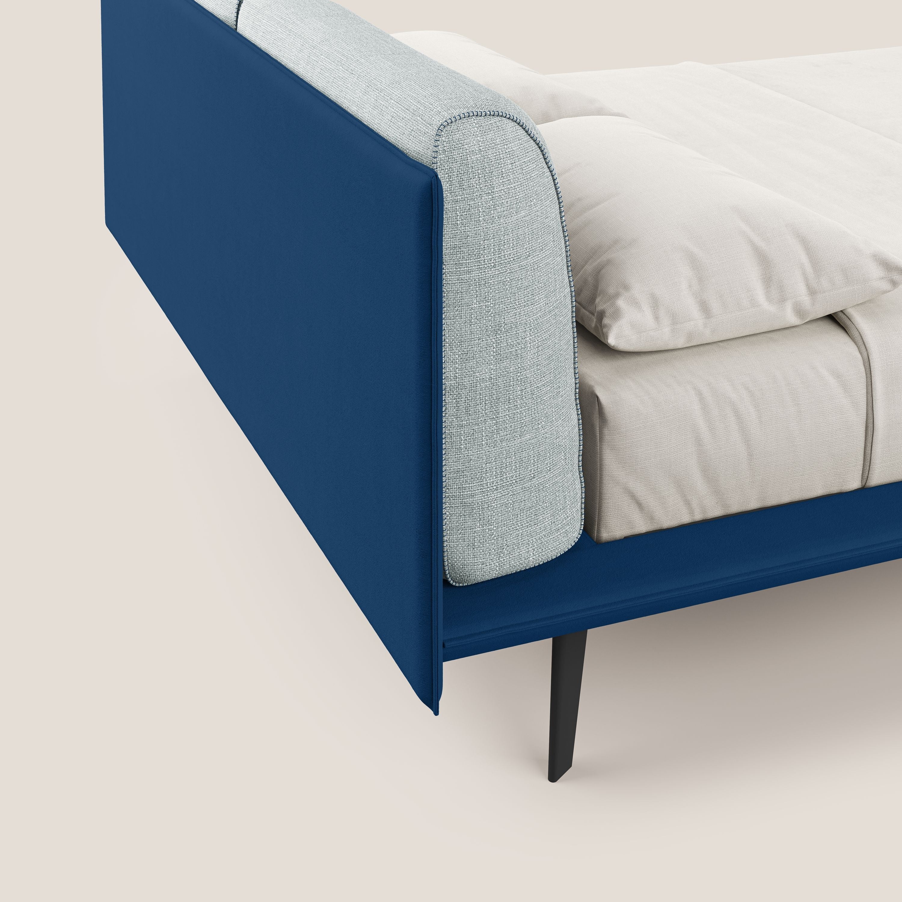 Petra lit design bicolore avec coussins en plumes, pieds foncés et tissu imperméable T11 et T06 bleu - bleu glacier - Image 6