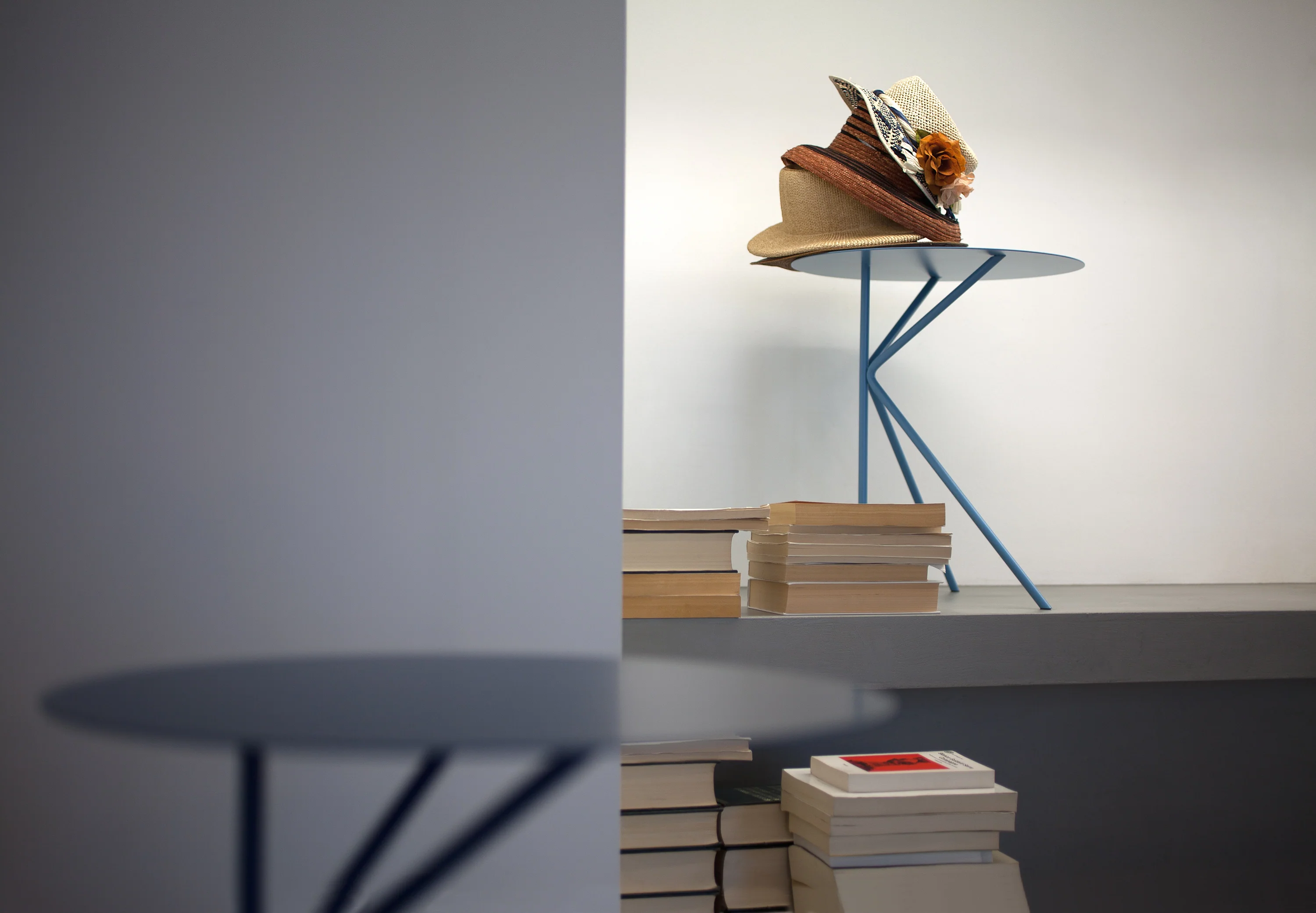 Twin table haute minimaliste ronde en différentes couleurs terre cuite - Image 3
